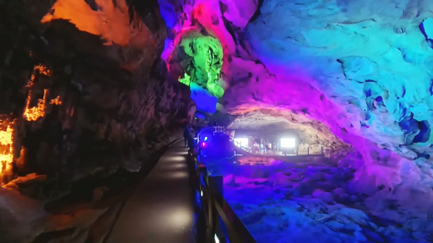 湖南彬州 萬華岩